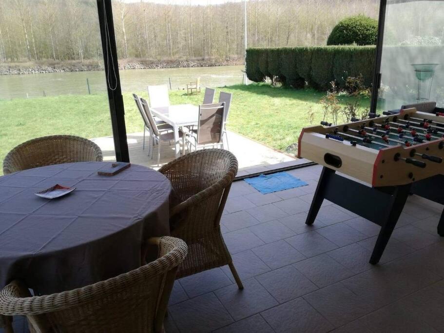 Maison Bucolique A Anhee, Vue Meuse Et Falaises Villa Bagian luar foto